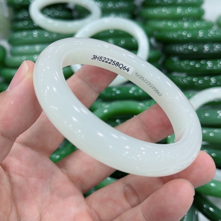 和田玉手镯未镶嵌财****来58～0