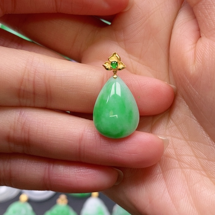 翡翠颈饰未镶嵌吊坠