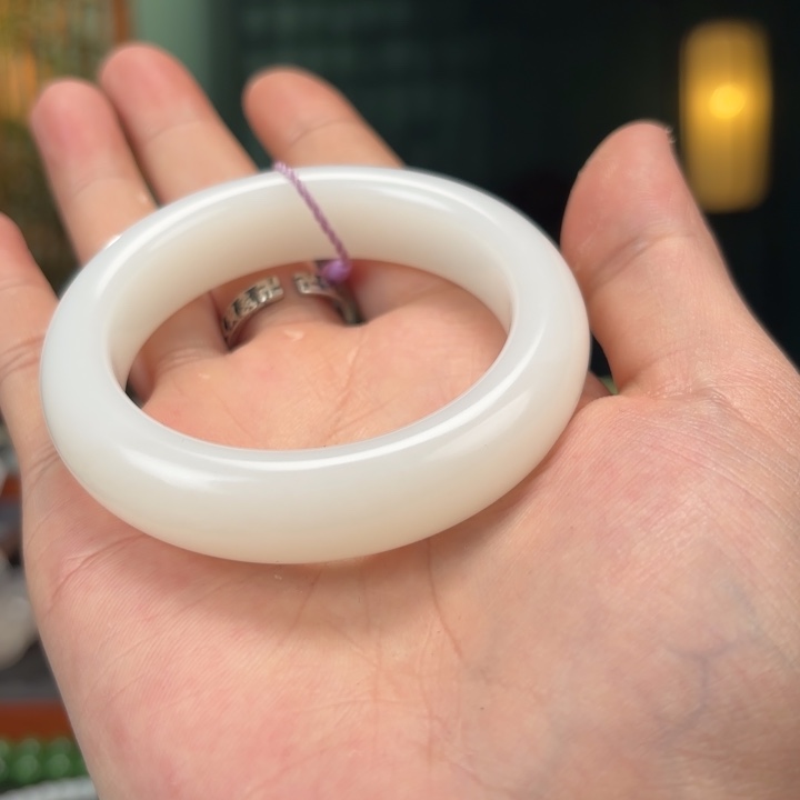 和田玉手镯未镶嵌多*达