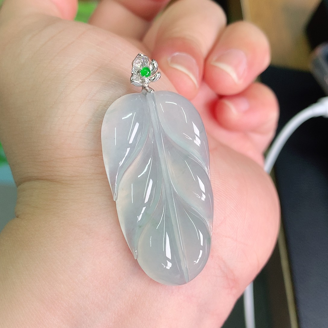 翡翠颈饰18K金镶嵌冰胶晴飘绿大叶子