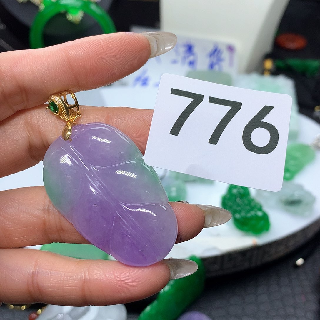 翡翠吊坠(赠链)未镶嵌