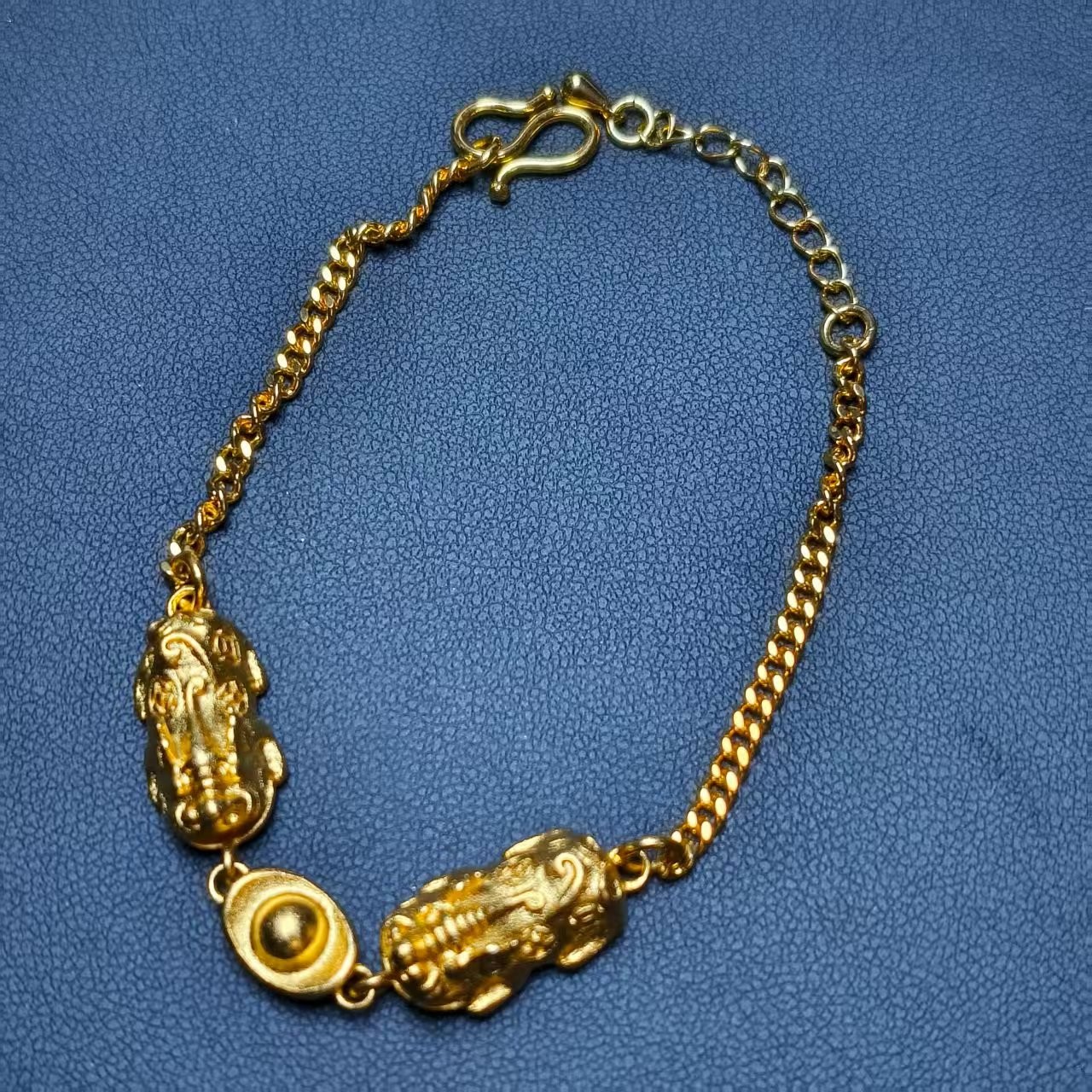 《百世璀璨》《百世璀璨》 轻奢气质时尚百搭简约精致 手链aj729021