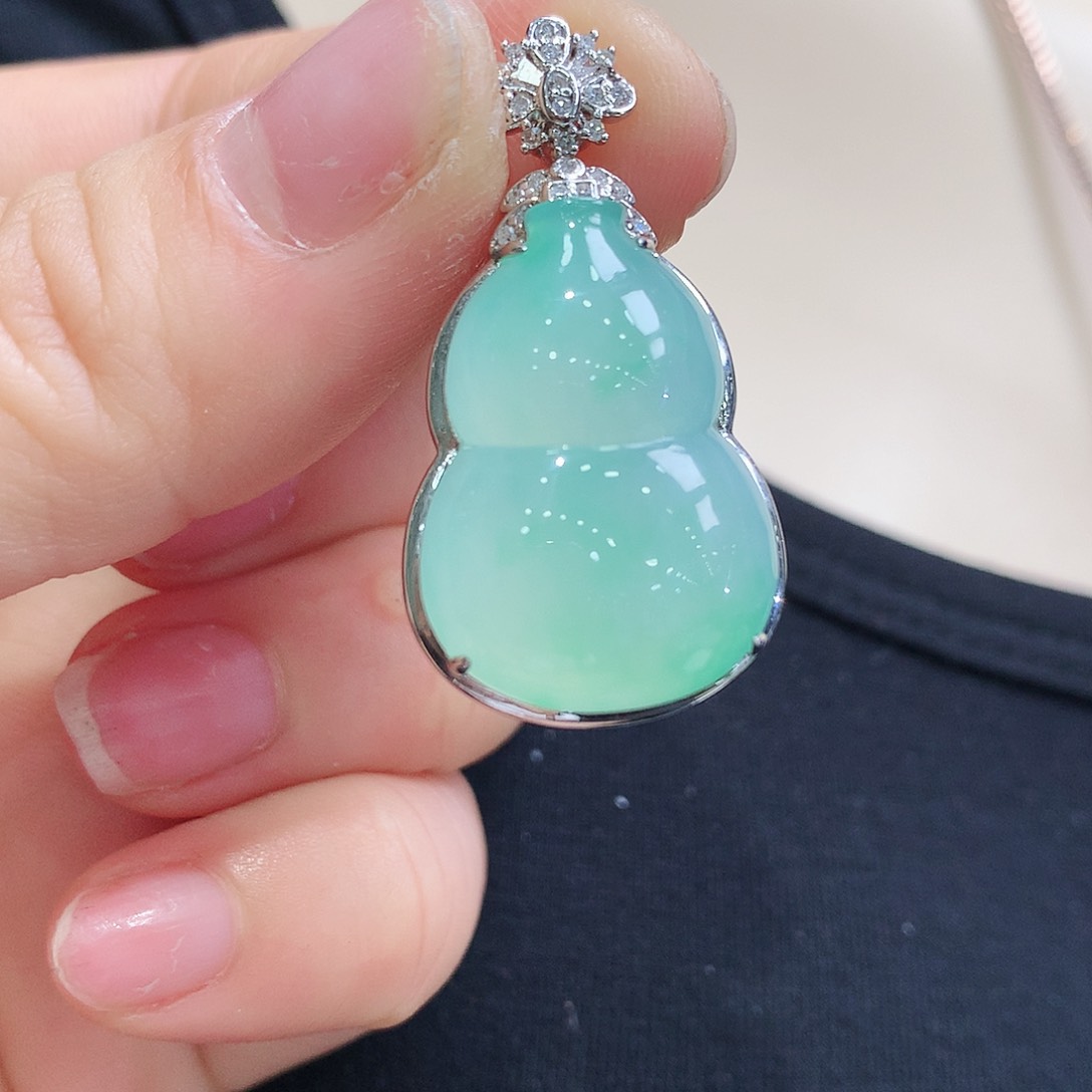 翡翠颈饰18K金镶嵌葫芦