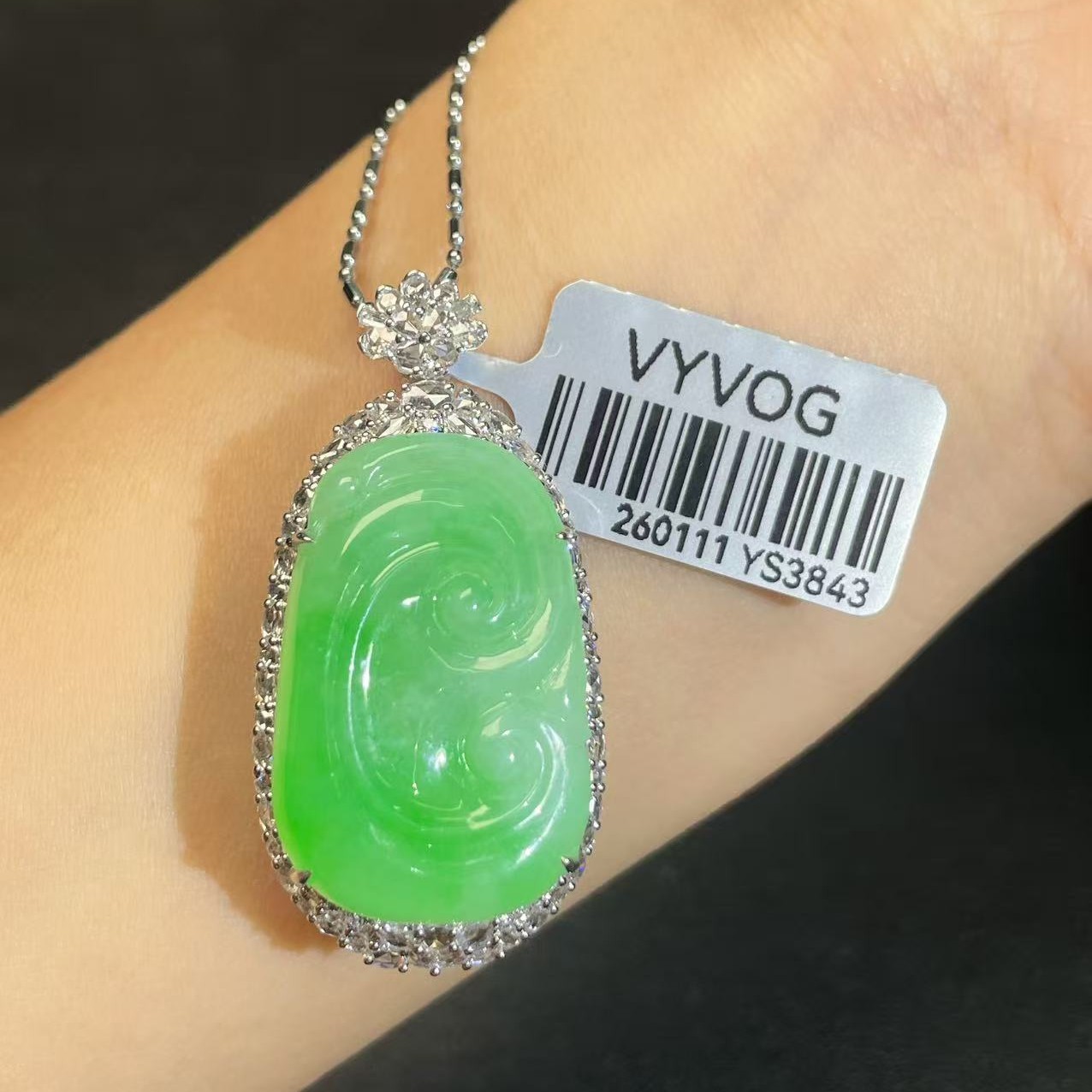 18k金镶嵌缅甸A货翡翠如意吊坠(不含链)