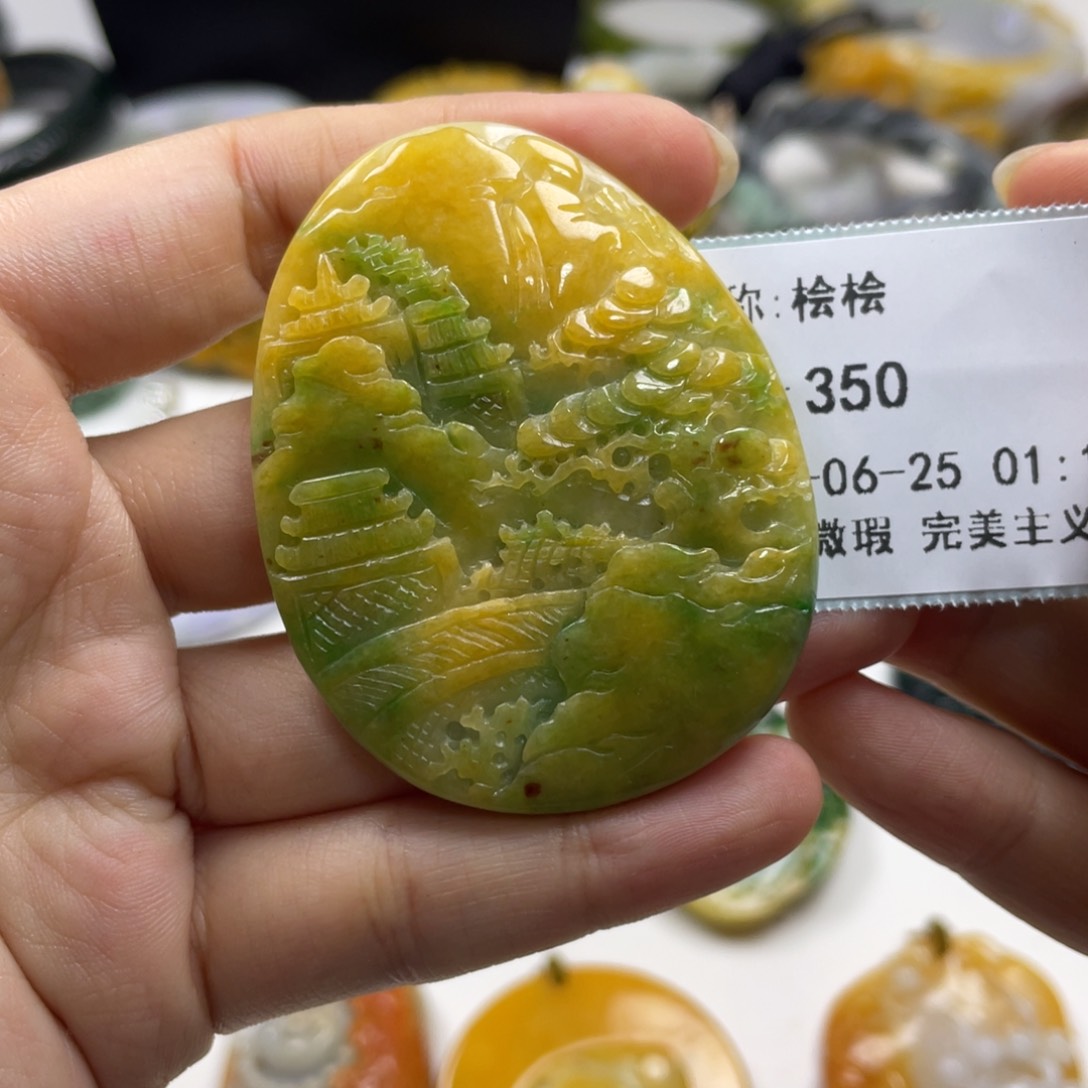 桧***桧翡翠未镶嵌颈饰牌子