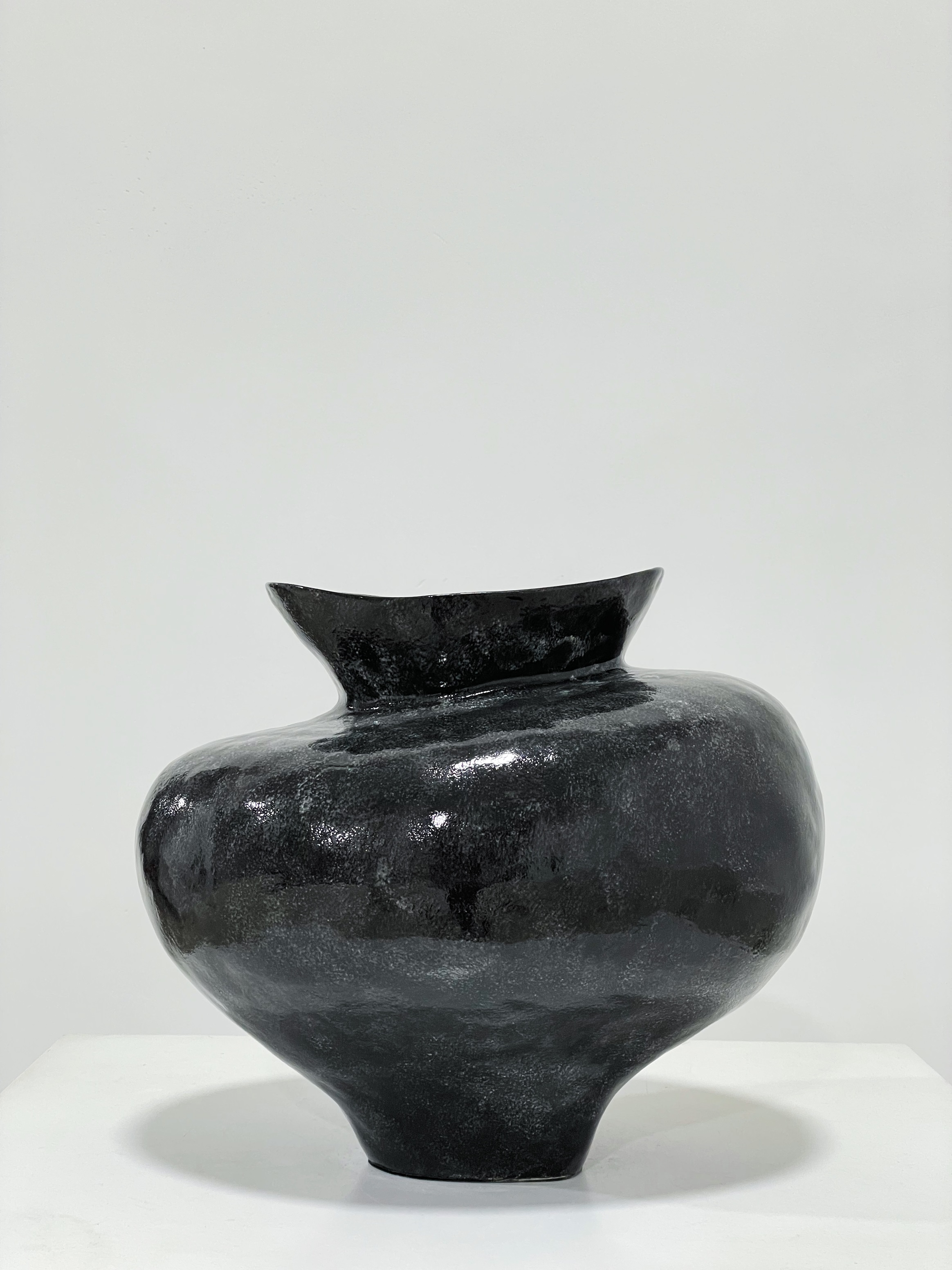 高级黑灰小翘臀创意台面水培花瓶