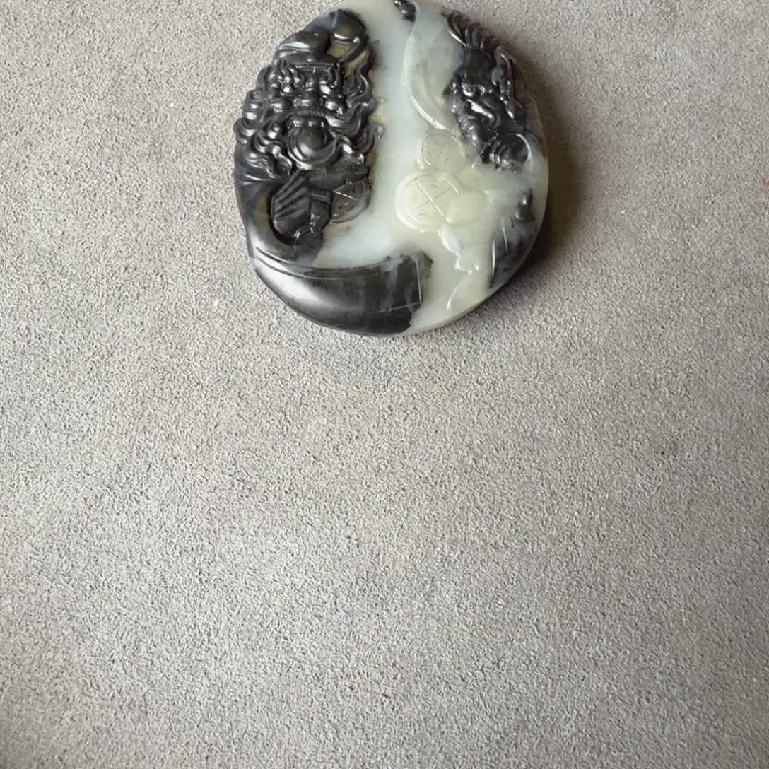 冬***天和田玉（墨玉）未镶嵌颈饰