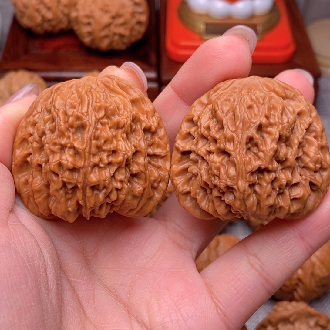 文玩核桃把件毕业红皮满肉南疆44全品