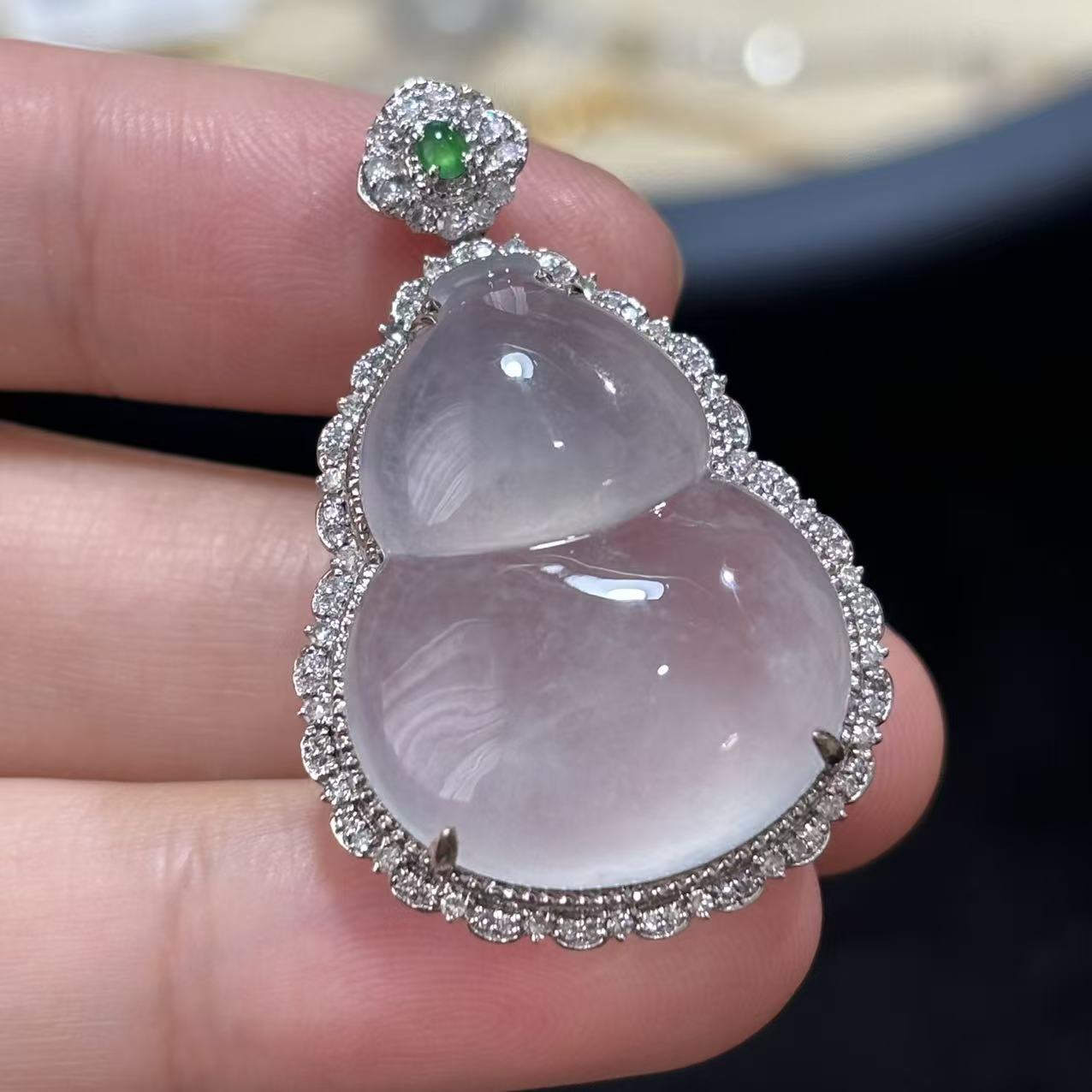 18k金天然缅甸A货翡翠葫芦吊坠