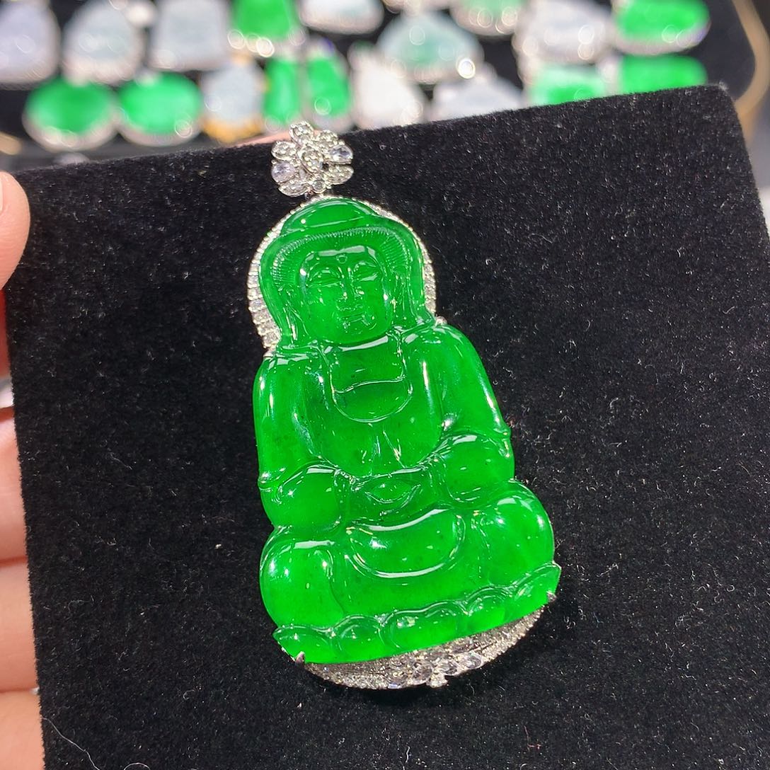 翡翠18K金镶嵌颈饰