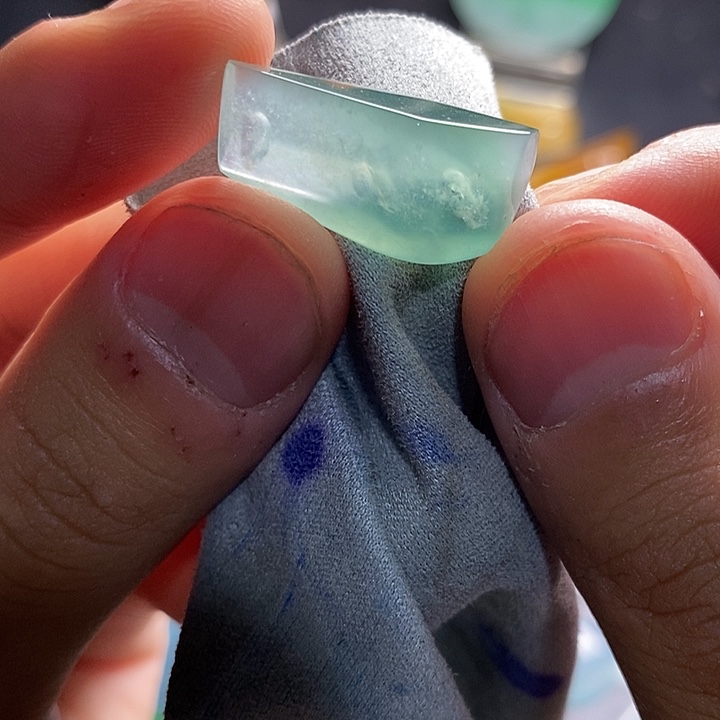 定制翡翠未镶嵌高冰起光天空蓝随形吊坠