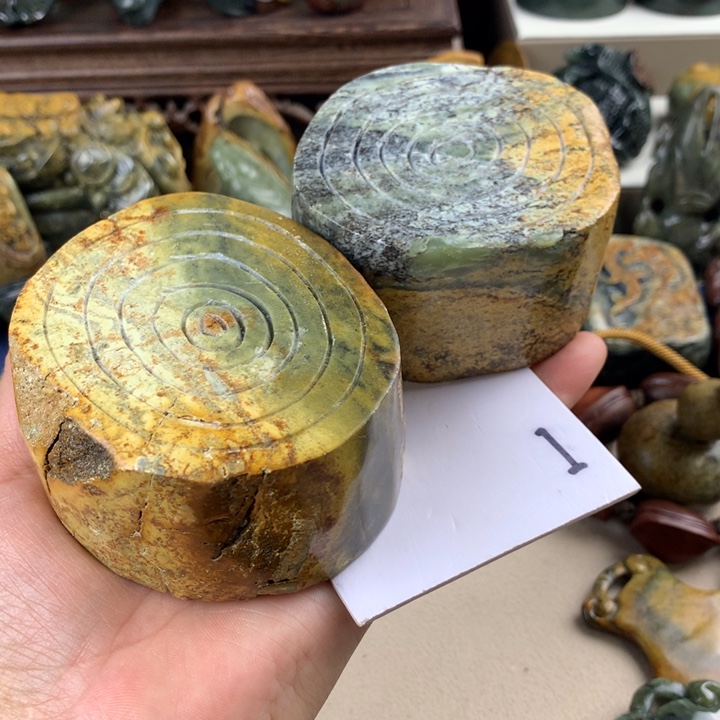 岫岩河磨玉（透闪石质玉）小摆件有瑕未镶嵌W***W