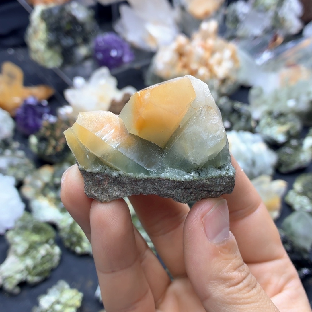 石材黄绿兔毛七盒矿标