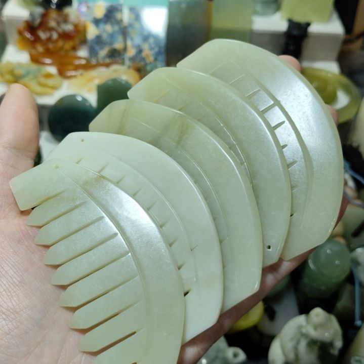 暖***阳岫玉未镶嵌玉梳子