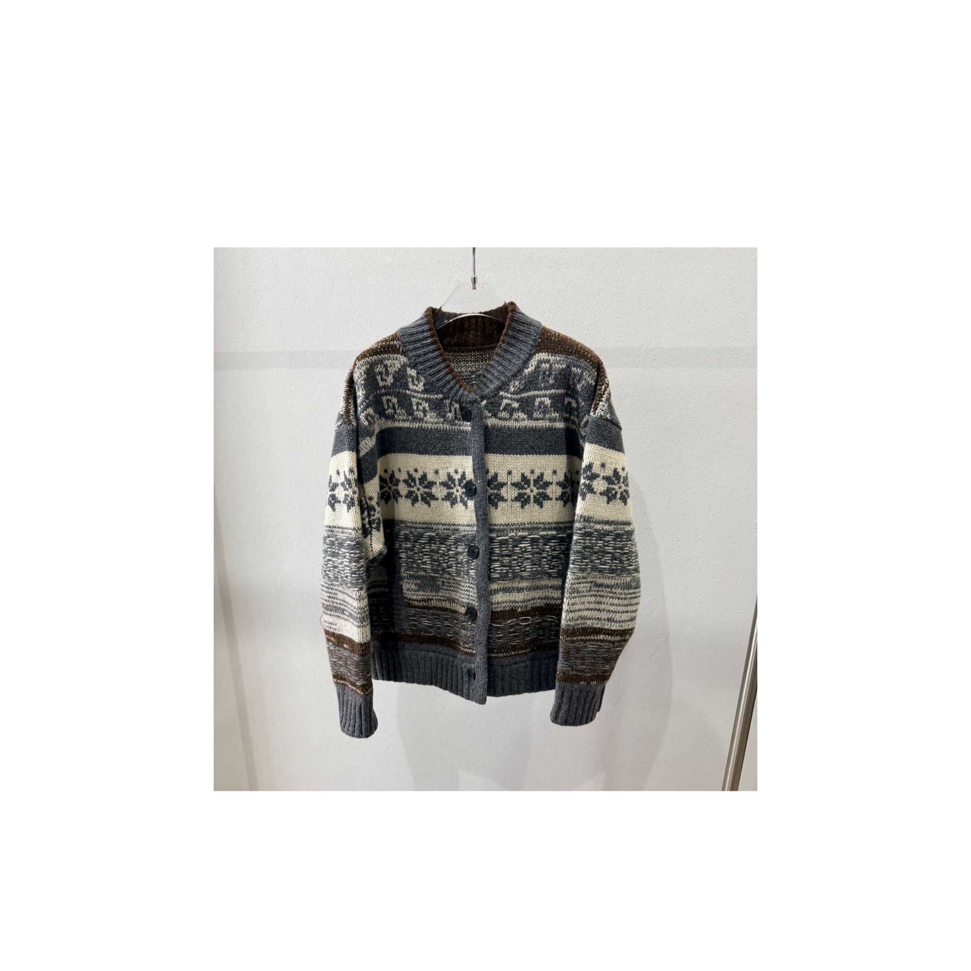 罗卡尼复古雪花纽扣毛衣