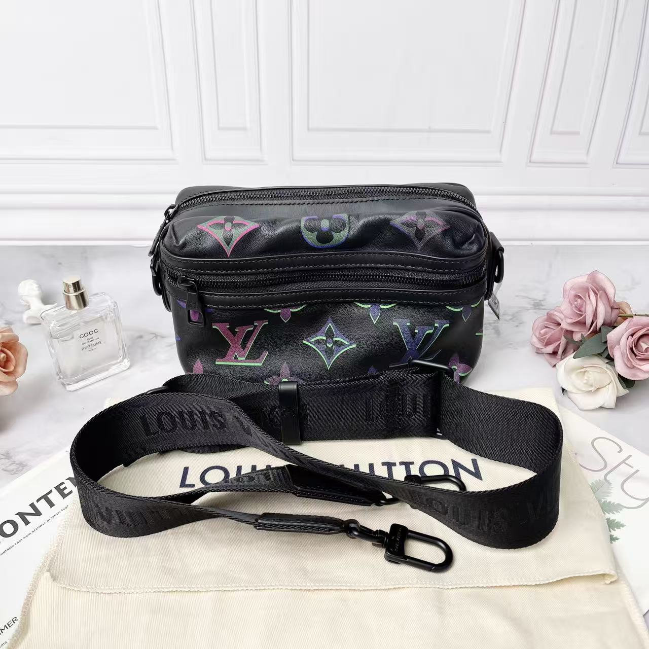 95新 LouisVuitton/路易威登 LV/路易威登黑色炫彩渐变老花邮差包