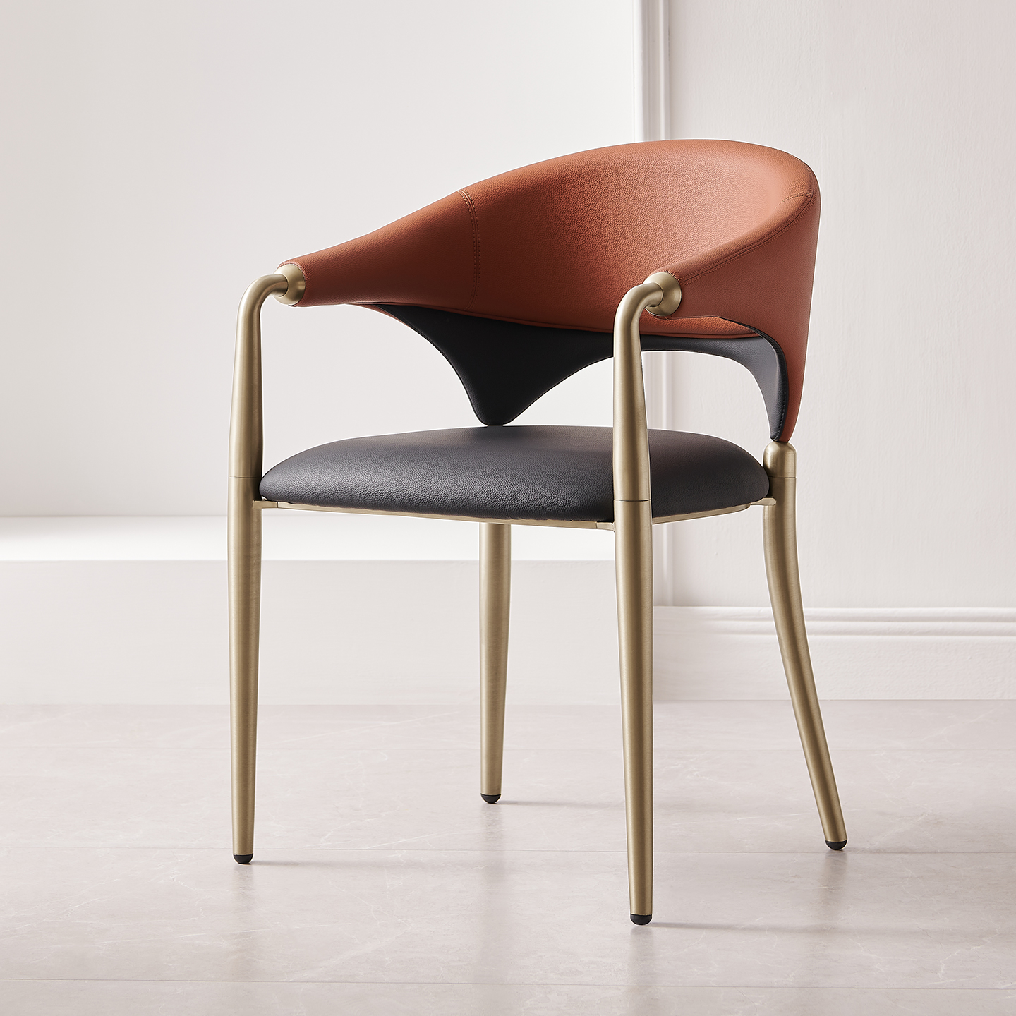 设计师款意式极简家用靠背椅复古扶手大别墅现代轻奢风不锈钢餐椅