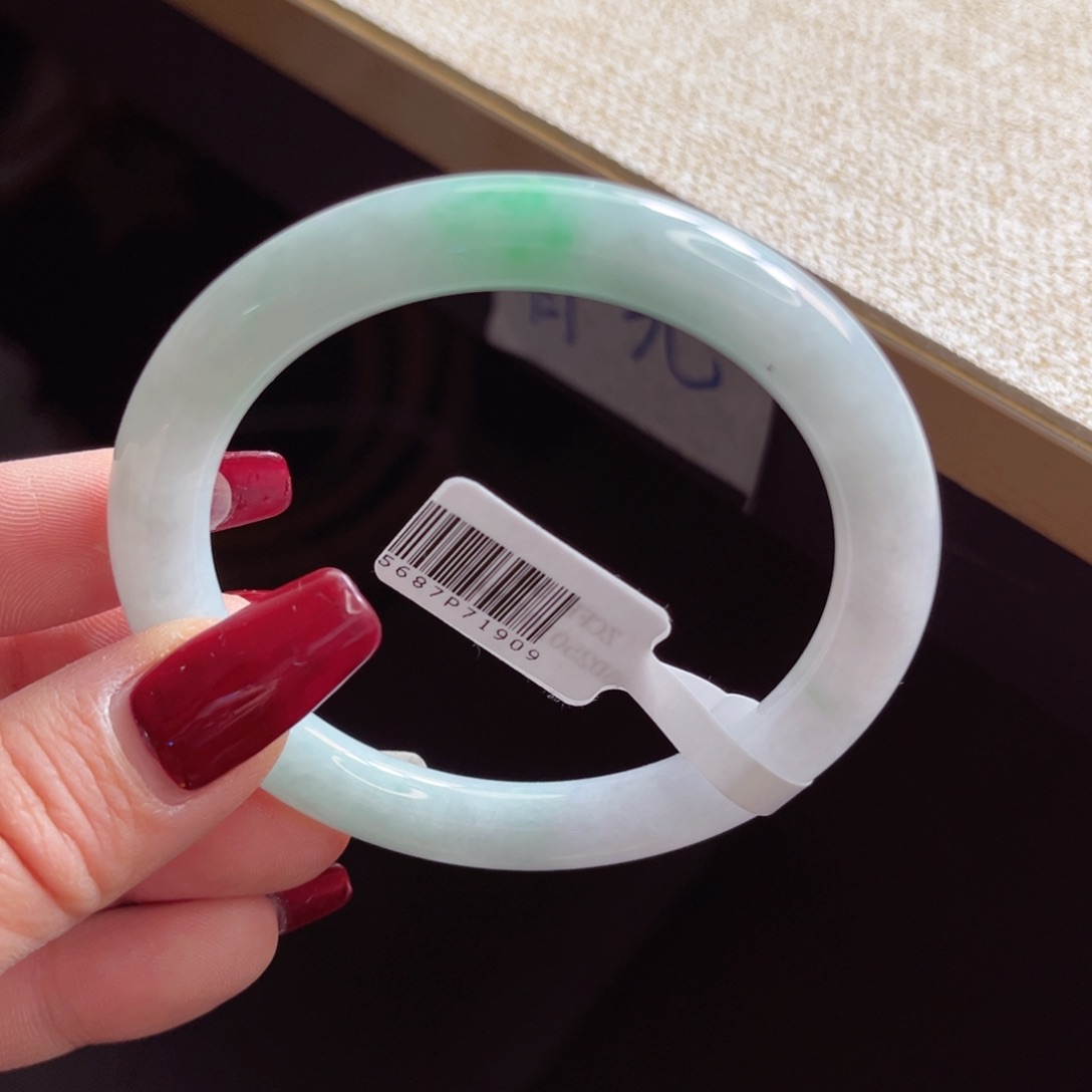 翡翠手镯未镶嵌手镯