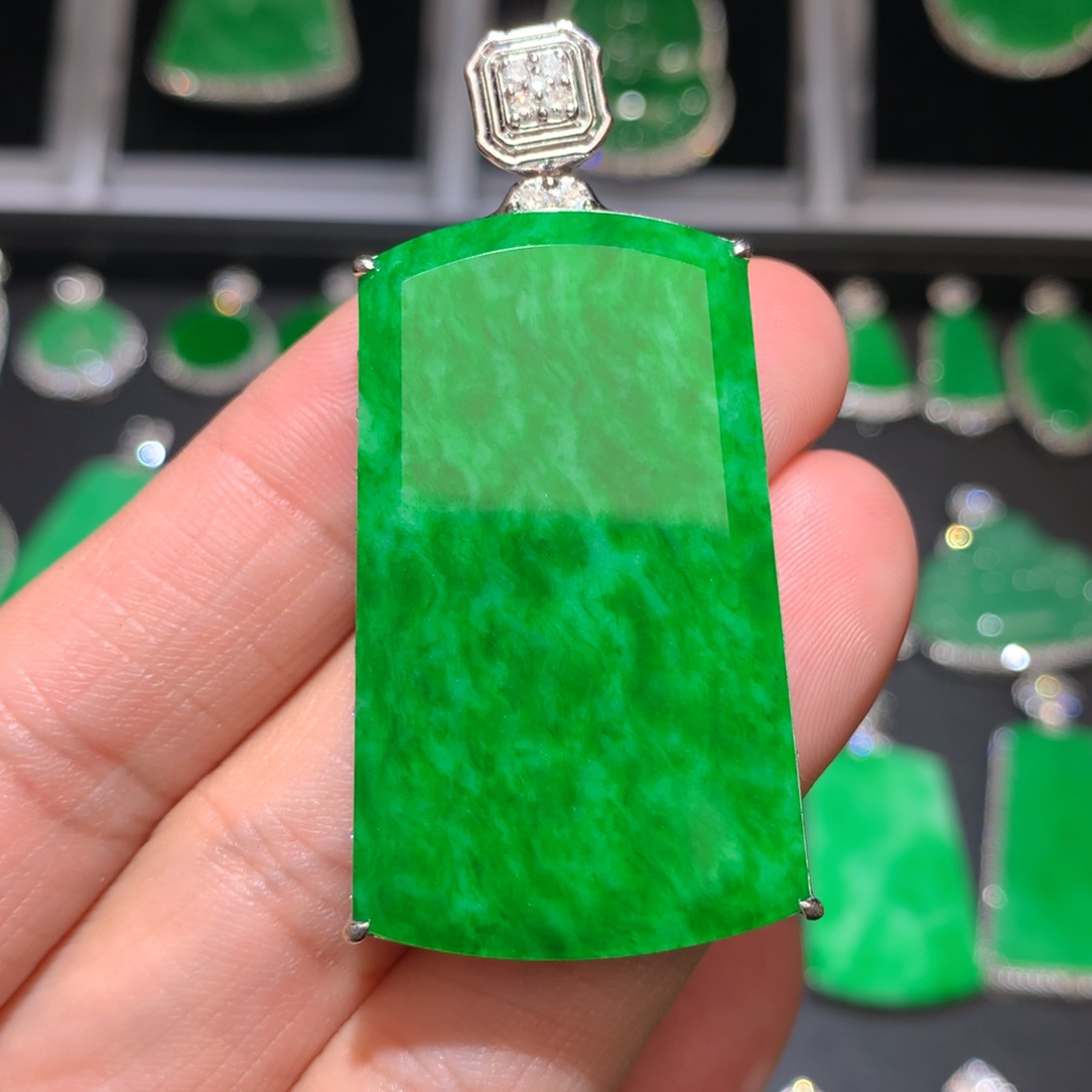 翡翠颈饰18K金镶嵌翡翠