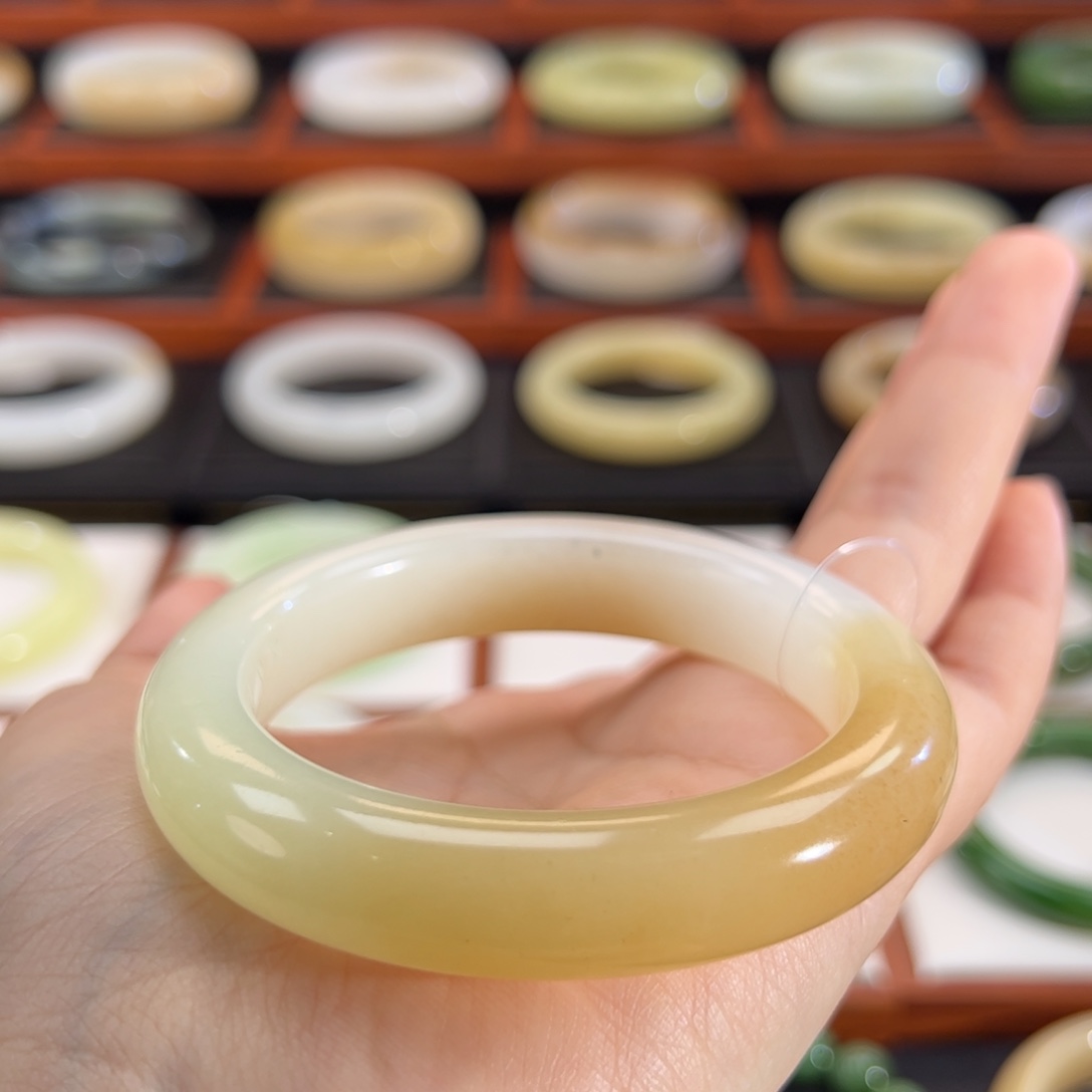 和田玉（糖玉）未镶嵌手镯多彩糖黄白