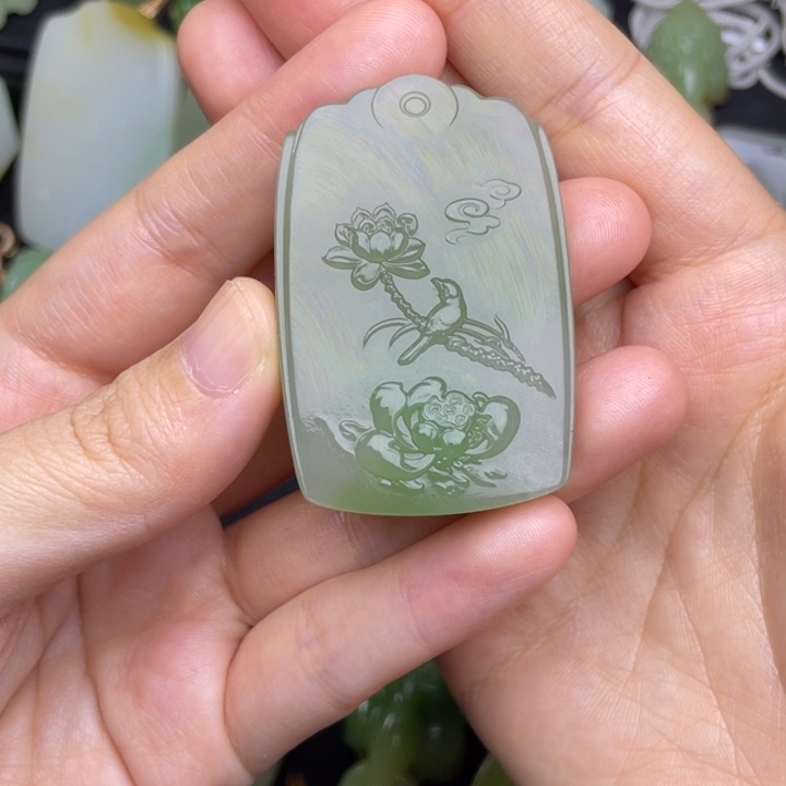 喜***圆和田玉未镶嵌颈饰