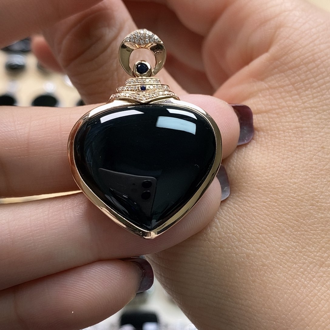 翡翠颈饰18K金镶嵌墨翠