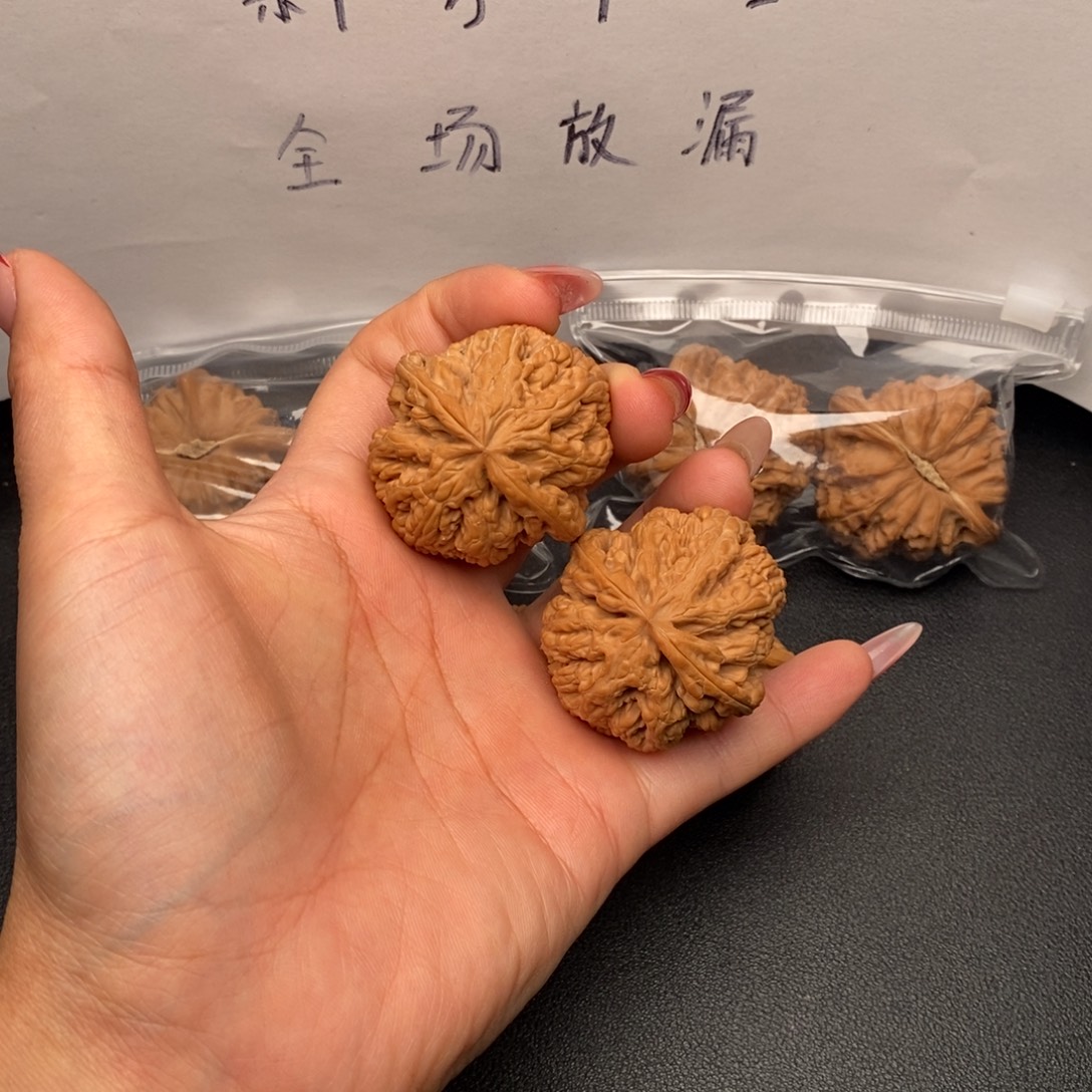 大***熊文玩核桃把件平谷球筋