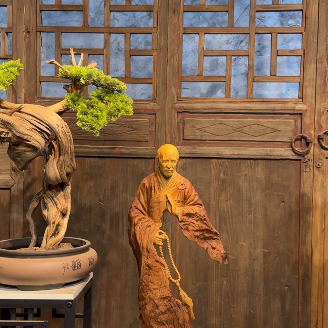 黄***龙香樟木弘一法师桌面摆件