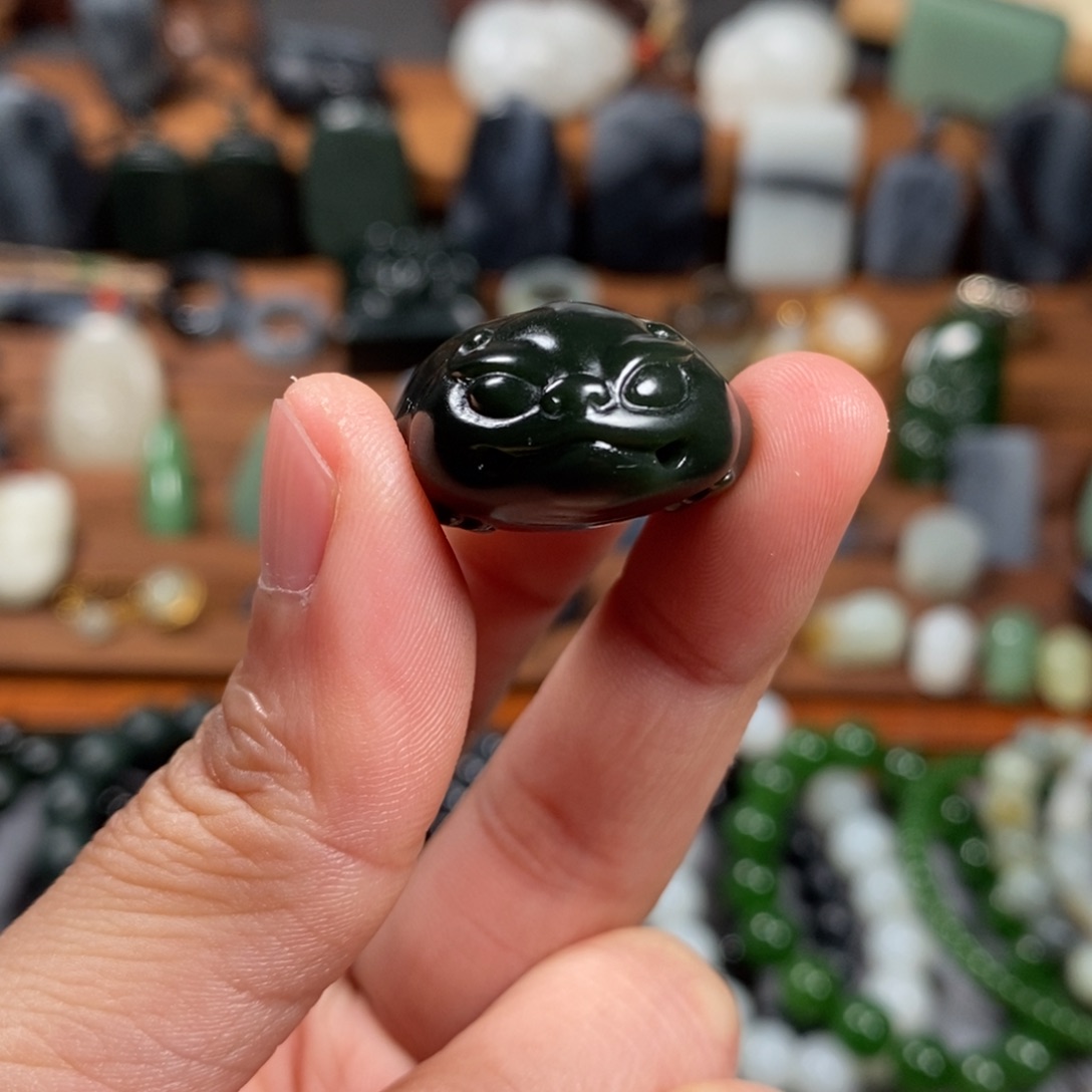 和田玉颈饰未镶嵌甜**果