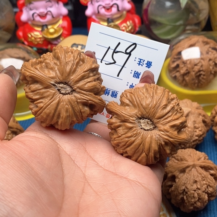 文玩核桃把件159号48.5闷白狮子头