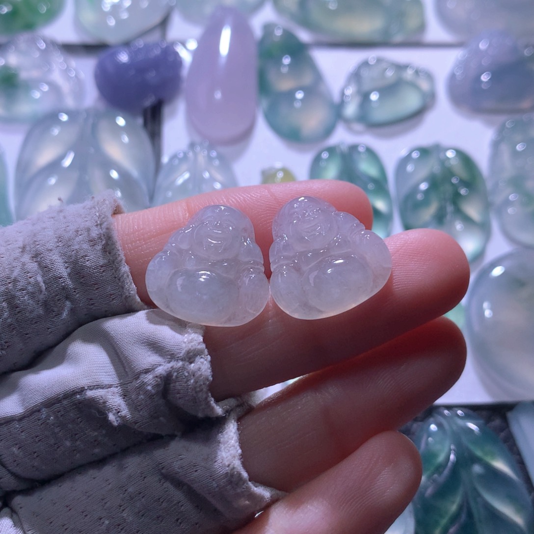 翡翠未镶嵌颈饰一对