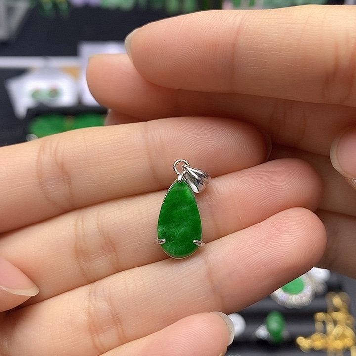 翡翠颈饰银S925镶嵌天然翡翠