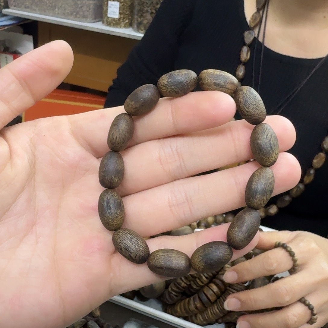 沉香木手串白棋沉水留疤单圈 11 克发货