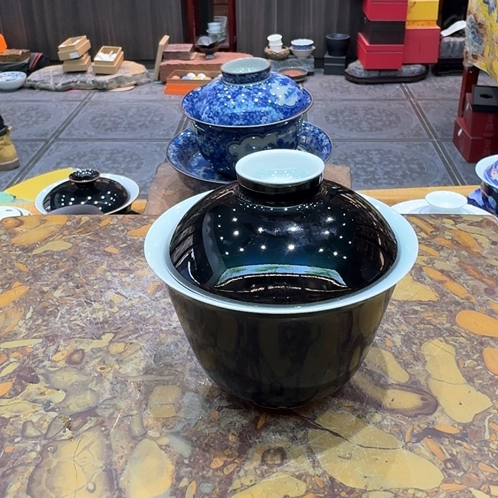 小盖碗一个，瓷。。。品茗