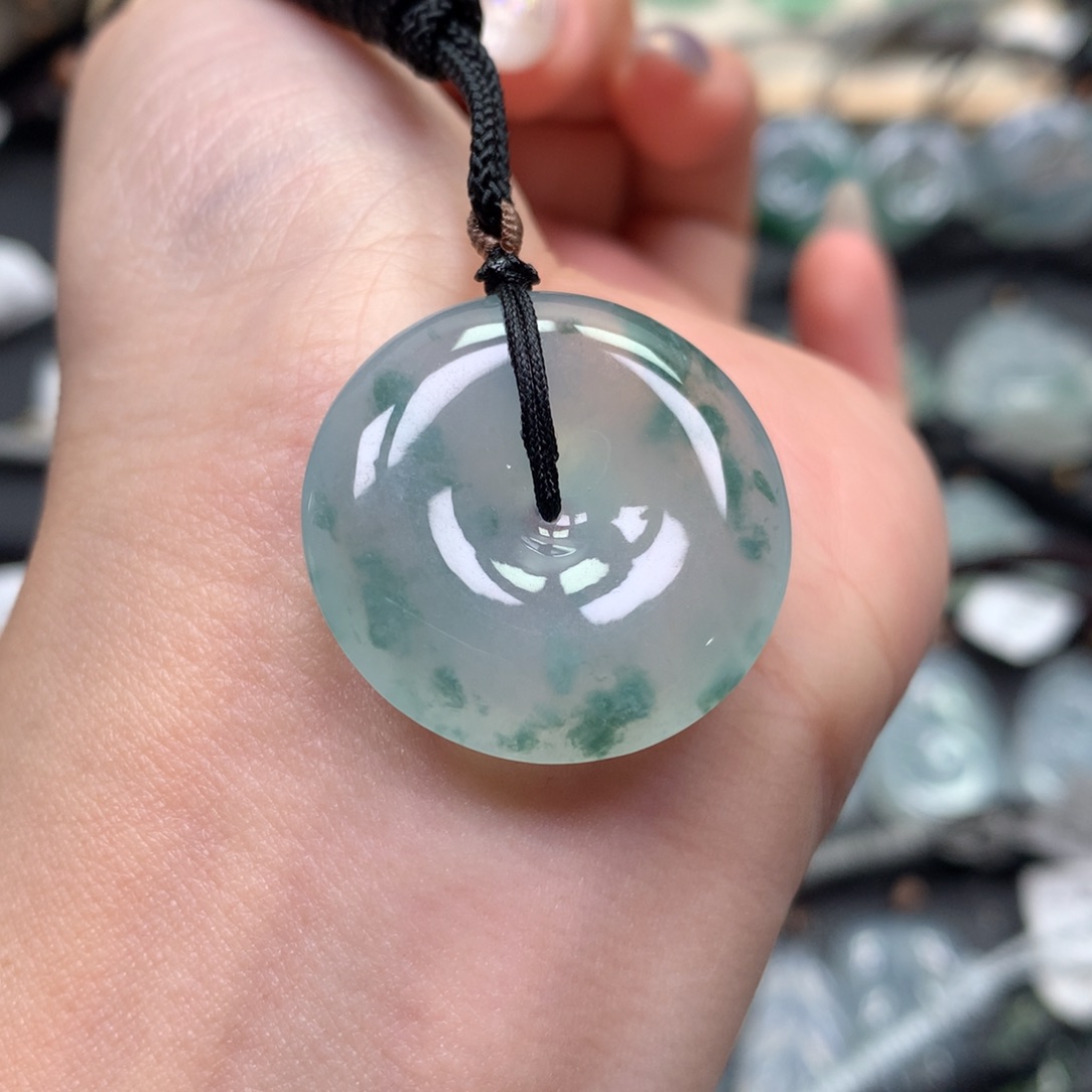 翡翠颈饰未镶嵌扣子