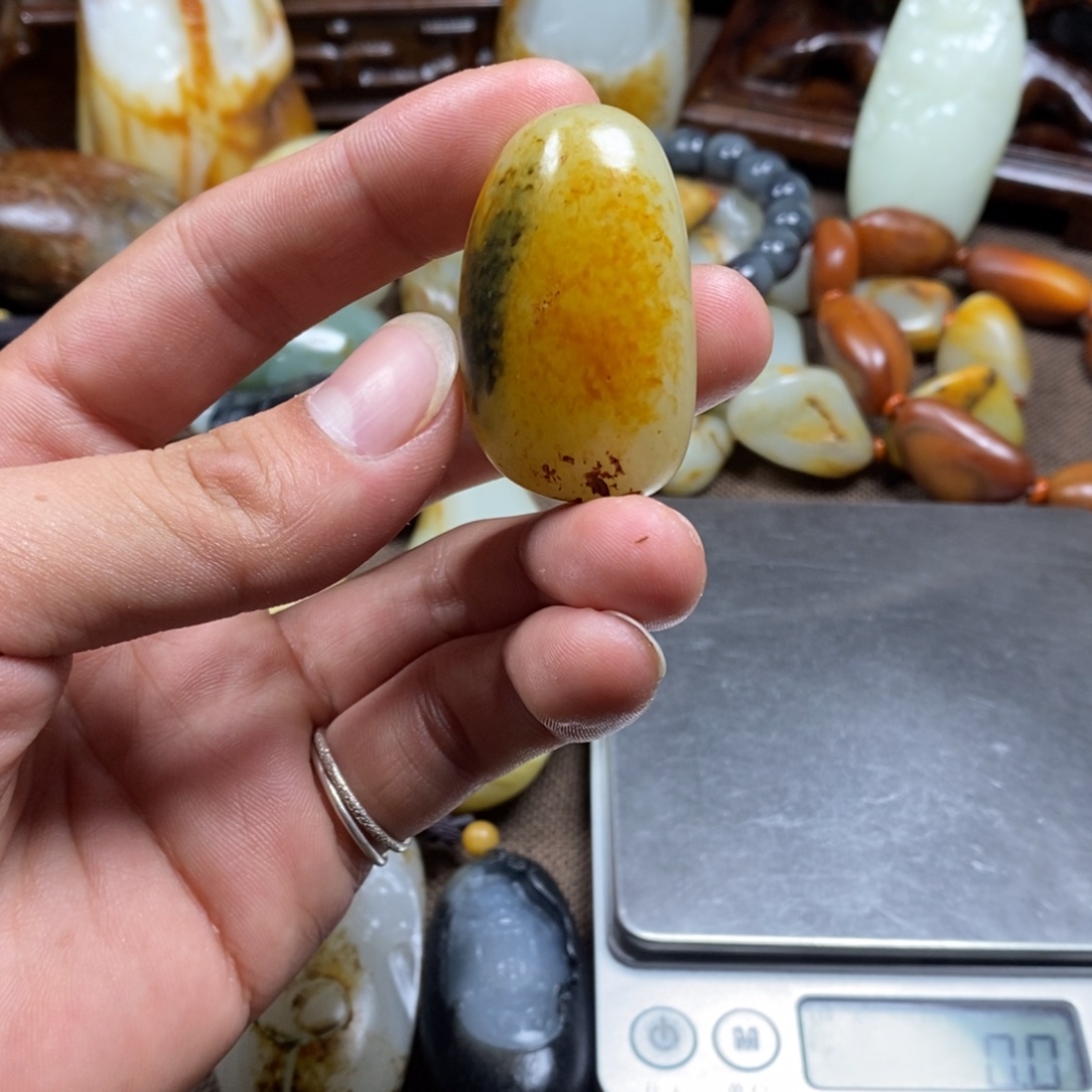 和田玉未镶嵌把件