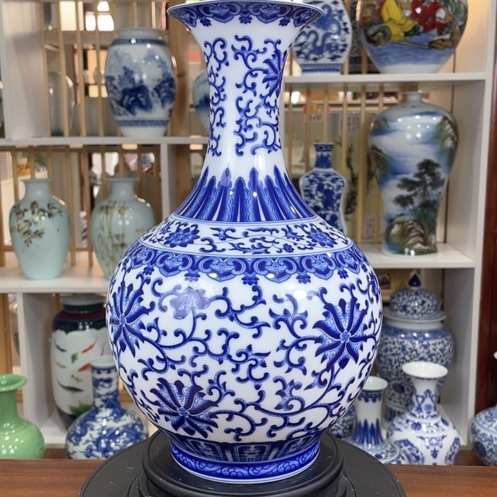 摆件M****?青花缠枝莲尚瓶子