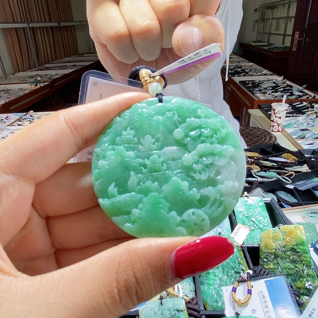 翡翠未镶嵌颈饰翡翠