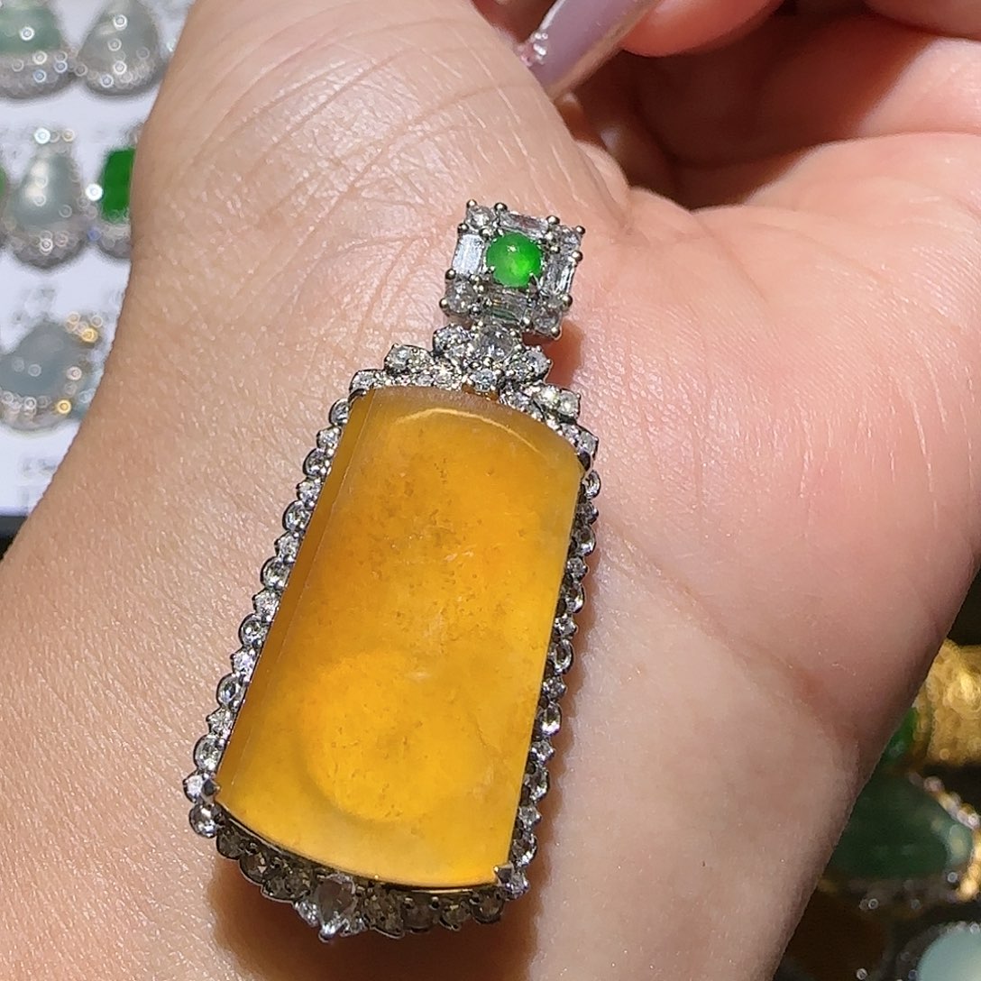 【闪购商品】颈饰18K金镶嵌翡翠天然