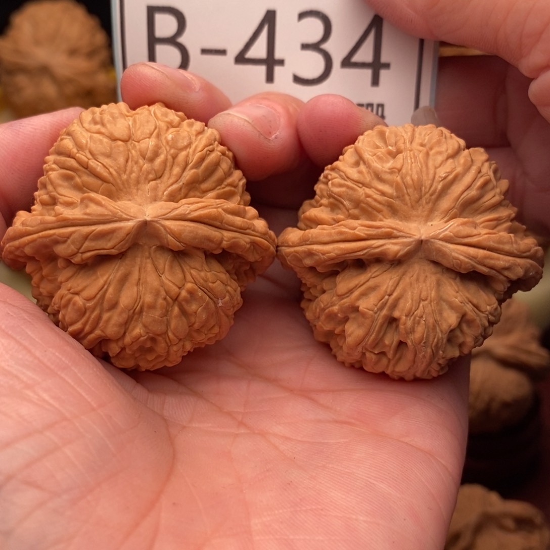 文玩核桃把件闷白42