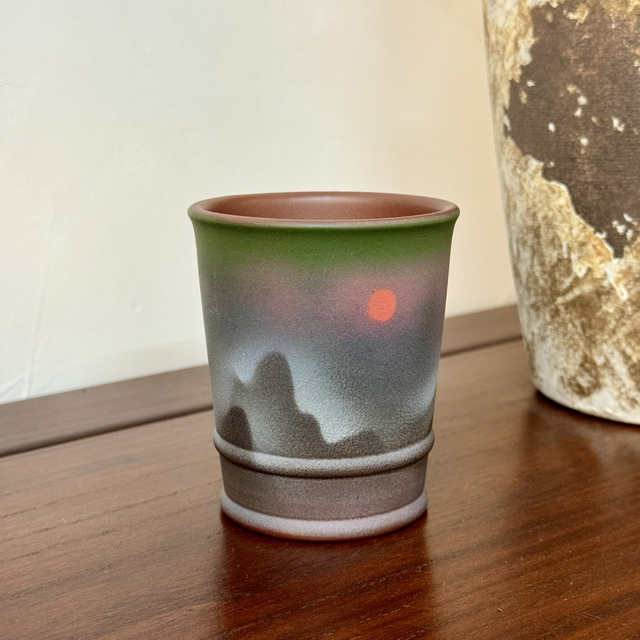 宜兴坭香紫砂杯手绘青山晓日主人杯马蹄杯原矿紫泥底槽青茶杯180c