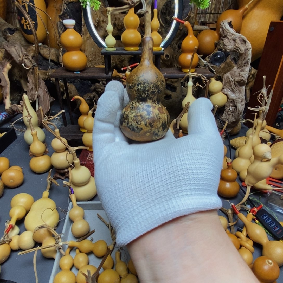 八宝花皮手捻葫芦摆件