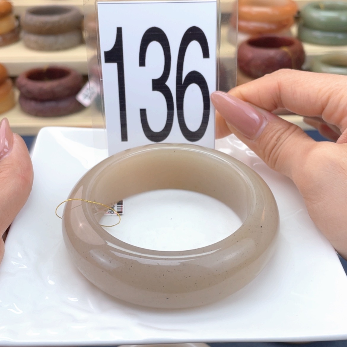 【闪购商品】石英质玉手镯未镶嵌