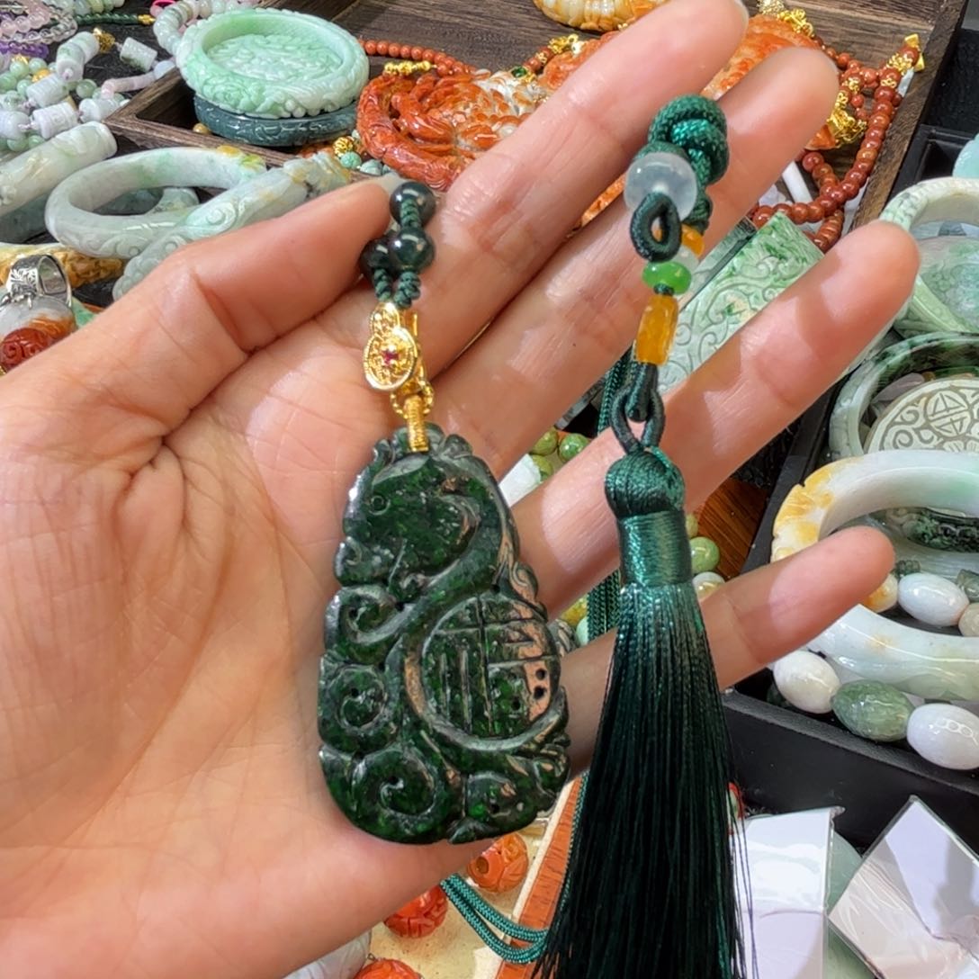 翡翠颈饰未镶嵌待编款