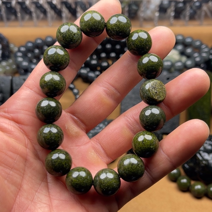 和田玉未镶嵌手串