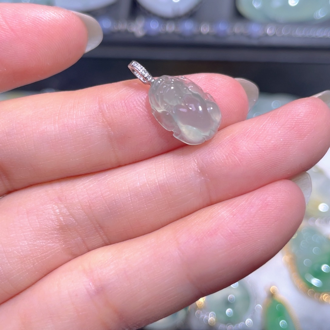 颈饰18K金镶嵌翡翠翡翠