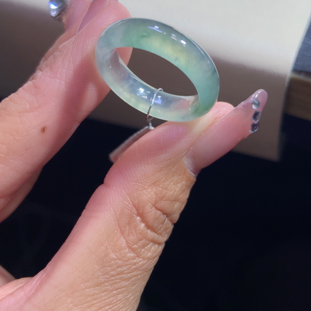 翡翠戒指未镶嵌翡翠