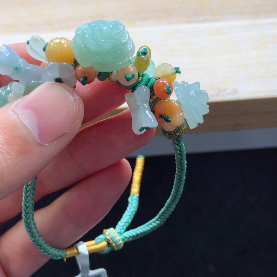 翡翠颈饰未镶嵌吊坠