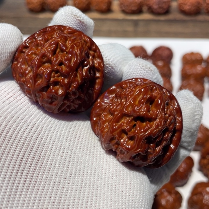 文玩核桃吊坠三角白345.10.40