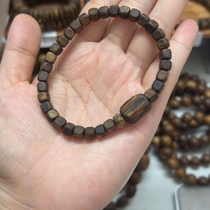 沉香枕沉香卡5小方糖搭配树心珠 4.4